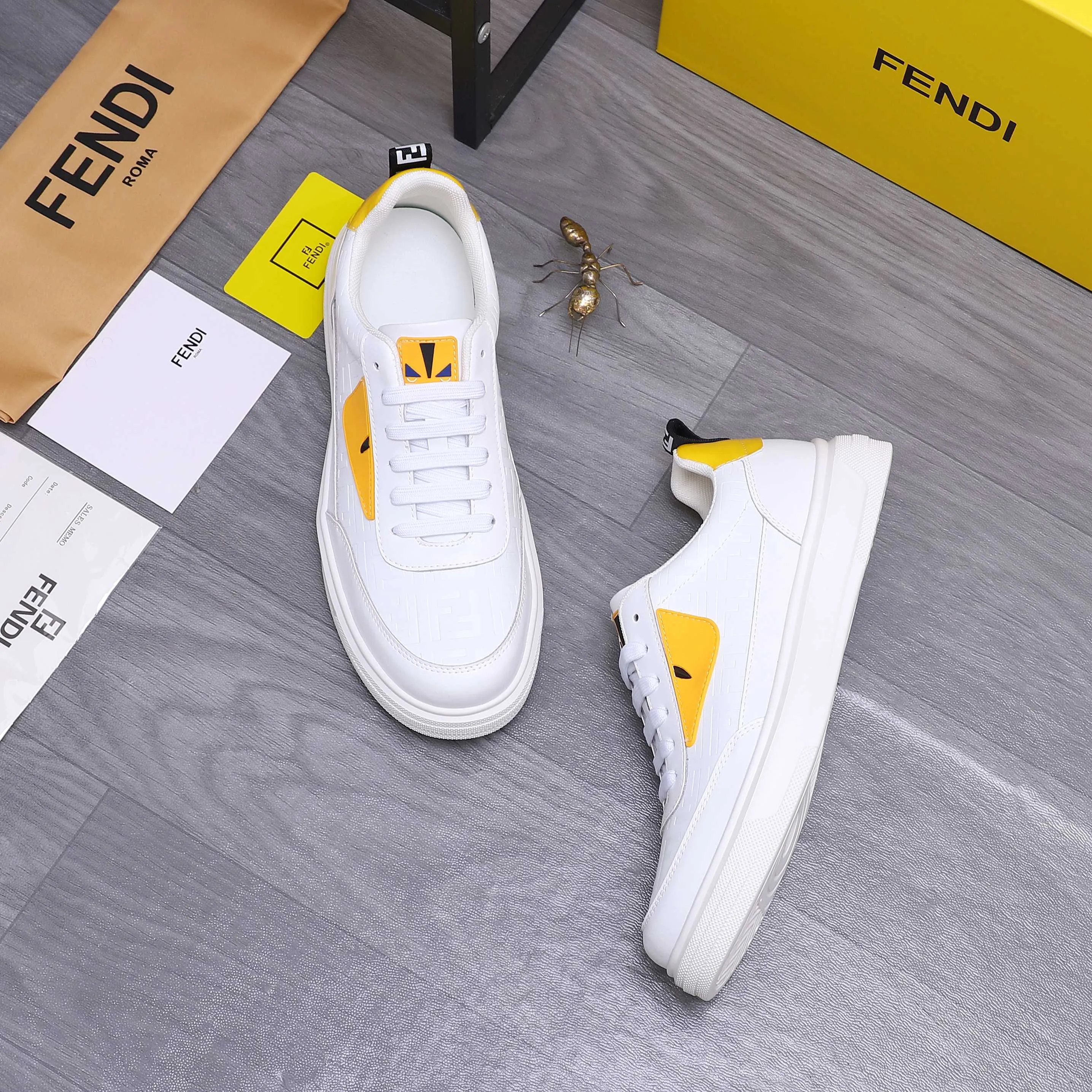 Men's shoes 💰420 Product trademark: FENDI "Fendi" casual shoes Regular size: 38-45 (45 is custom-made and non-returnable) Product materials: Selected cowhide embossed upper, mesh lining, cowhide insole, rubber outsole